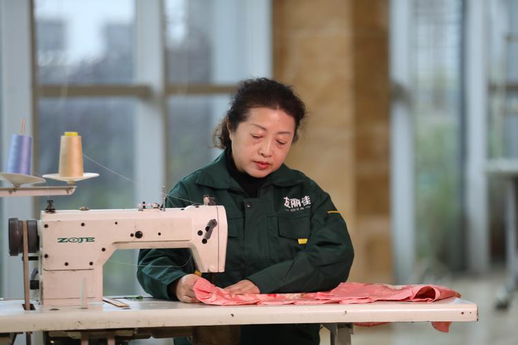 化妆品,卫生用品,日用百货,初级农产品;生产,销售:床上用品,技术服务