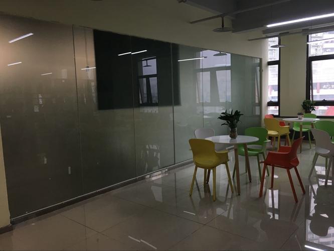 位于重庆市南岸区工商大厦,是一家专业从事大数据技术研发和技术咨询